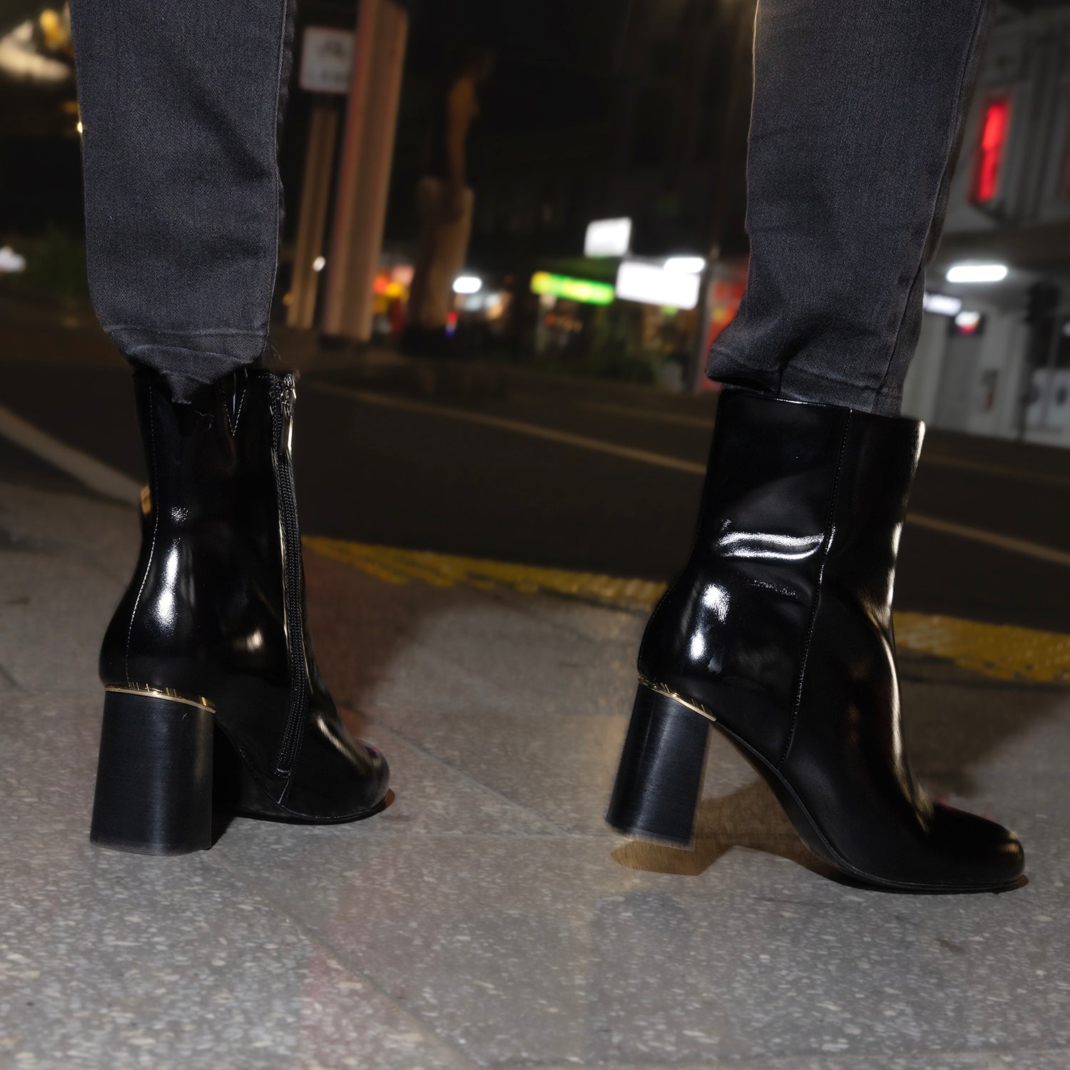 Ditto Ankle Boot | Black oiled leather