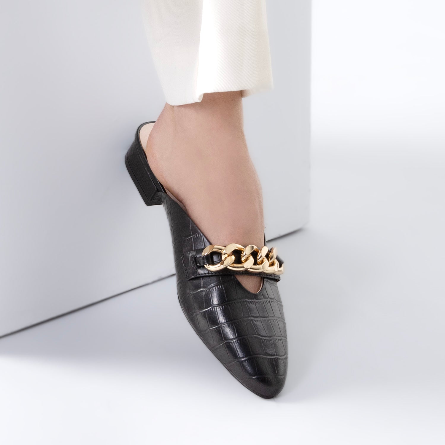 Remi Flat Mule | Black croc