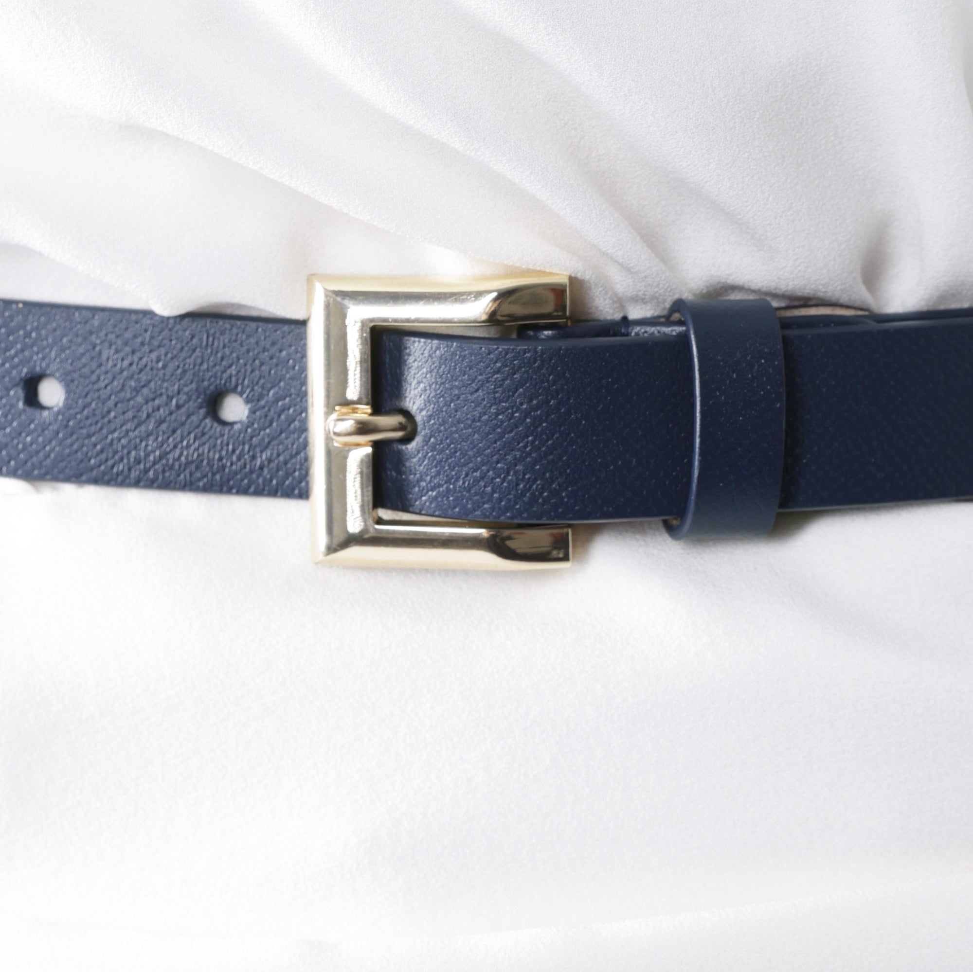 Signature Leather Belt 25mm | gold navy pebble