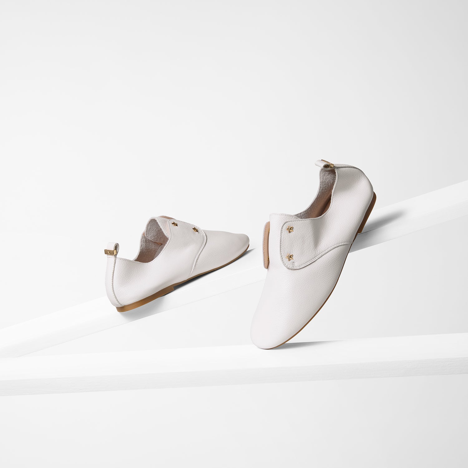 Xeno Flat | White Pebble Leather