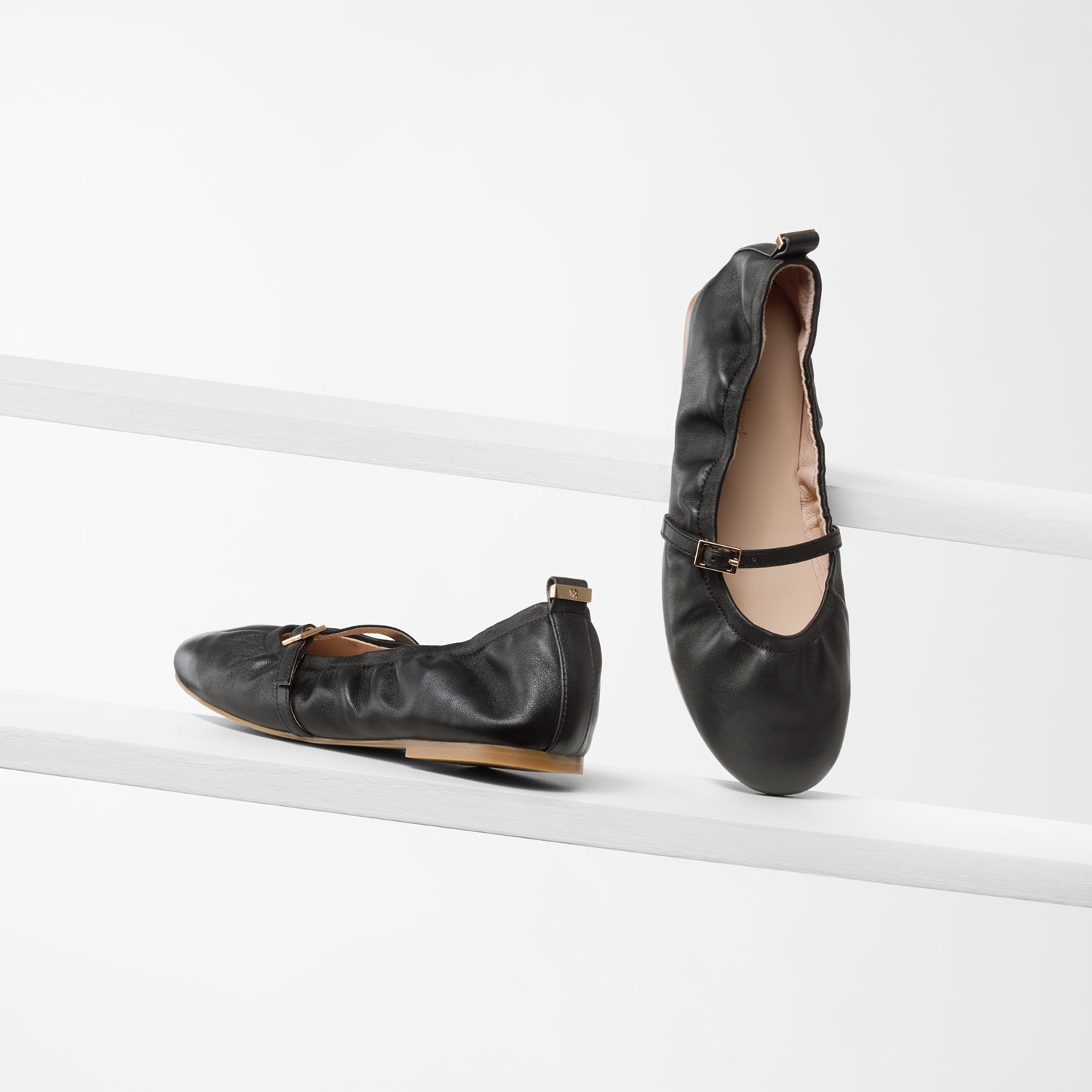 Xyla Flat | Black leather